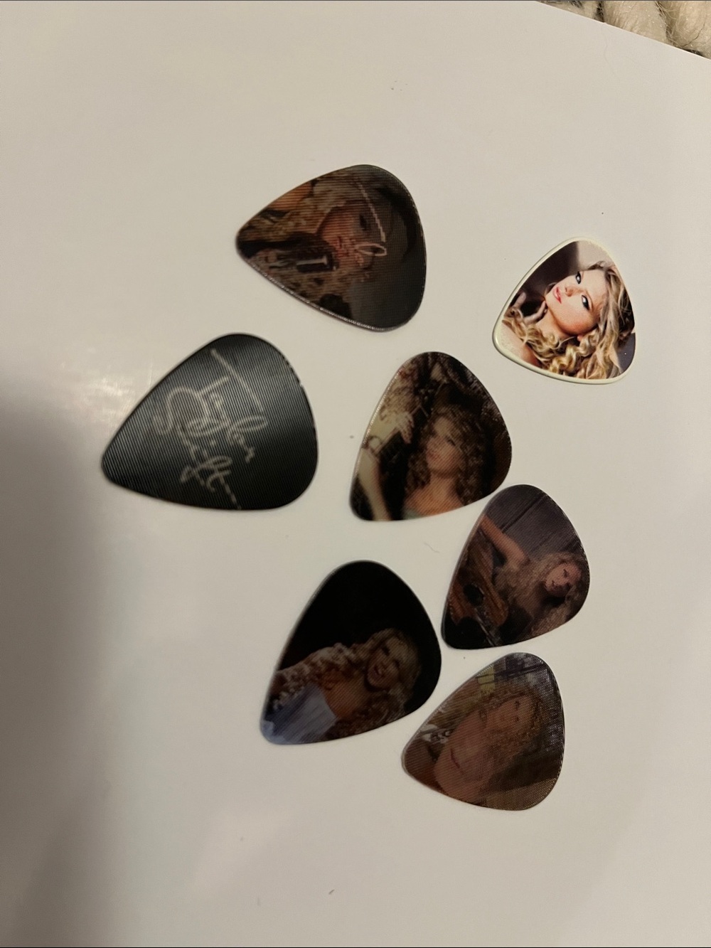 Taylor Swift RARE LENTICULAR guitar pick set and RARE CONCERT TOUR pick